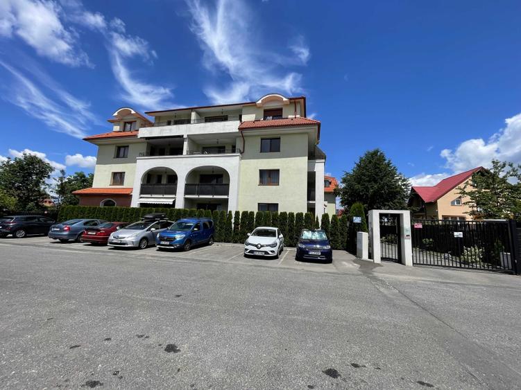 Apartament cu 3 camere decomandat în Tractorul