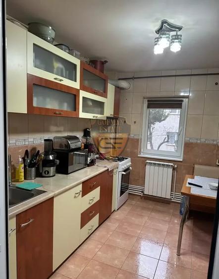 Apartament cu 3 camere decomandat, mobilat în Anda