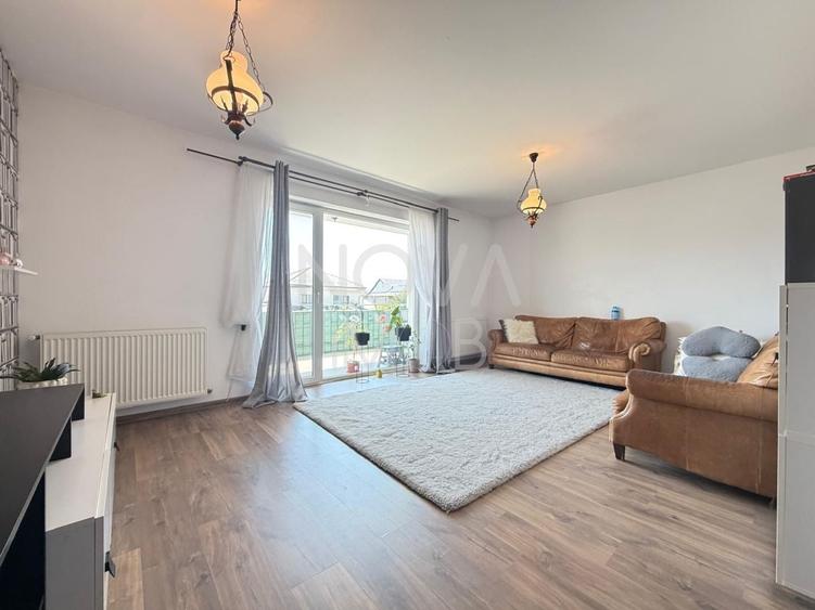 Apartament cu 3 camere semidecomandat, mobilat în Șelimbăr