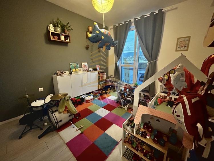 Apartament cu 2 camere semidecomandat, mobilat în Borhanci