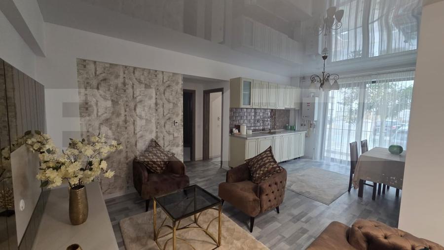 Apartament cu 3 camere decomandat, mobilat în Exterior Est