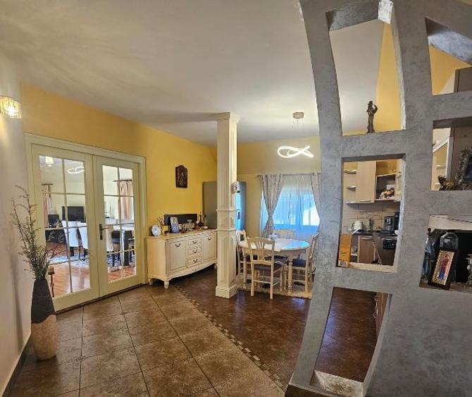 Casă individuală cu 7 camere cu Teren 1723 Mp în Hărman
