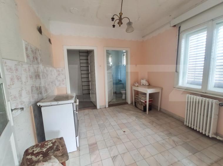 Casă individuală cu 4 camere cu Canalizare în Est