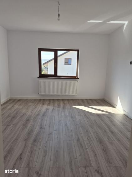 Casă cu 4 camere cu Teren 505 Mp în Tomești