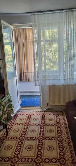 Apartament cu 4 camere semidecomandat în Central