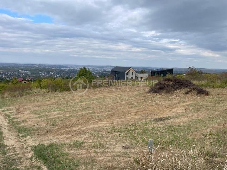 Teren agricol extravilan de 952 mp, în Bucium