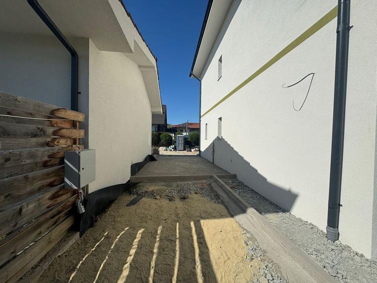 Duplex cu 6 camere cu Canalizare în Florești