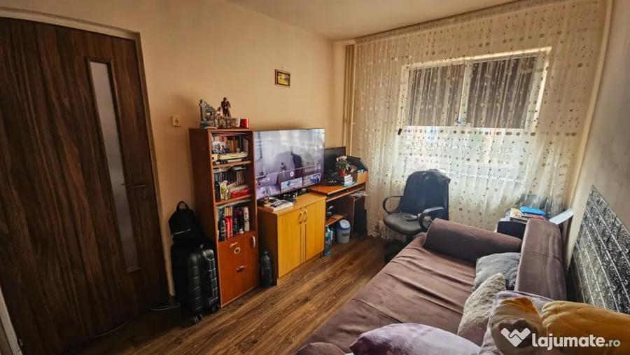 Apartament cu 3 camere semidecomandat în Valea Rosie