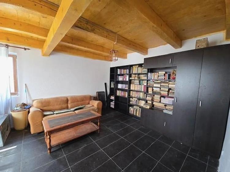 Casă cu Teren 2422 Mp în Central