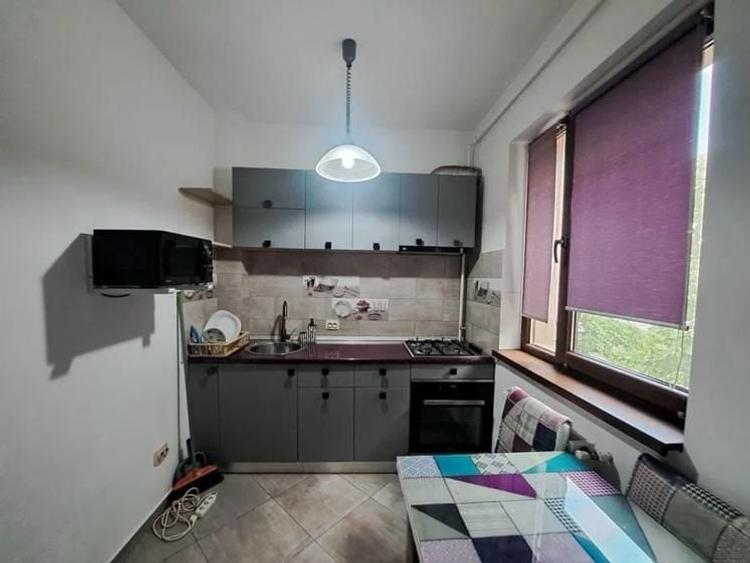 Apartament cu 2 camere decomandat, mobilat în Metalurgiei