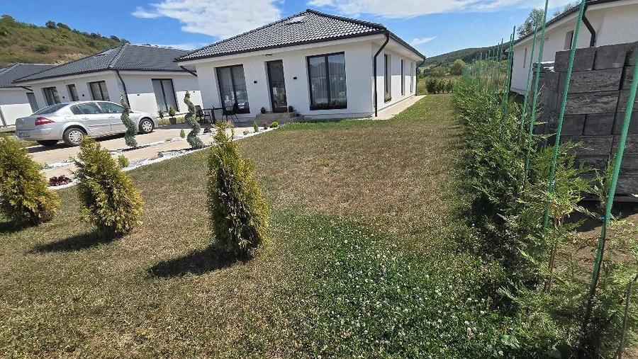 Casă cu Teren 500 Mp în Livezeni