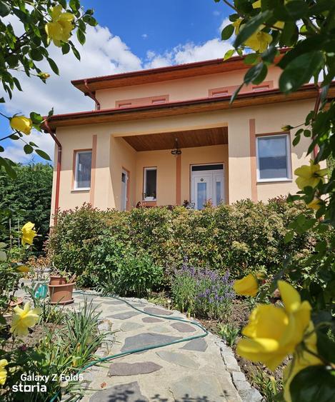 Casă cu 2 camere cu Teren 1035 Mp în Podgoria