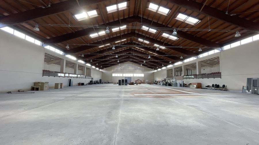 Spațiu comercial, de 4,050 mp, în Herneacova