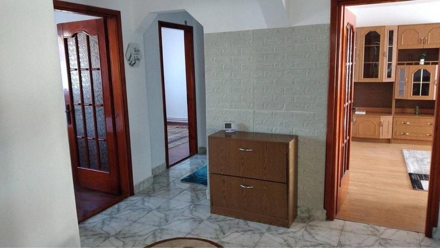 Apartament cu 3 camere decomandat în Exterior Vest