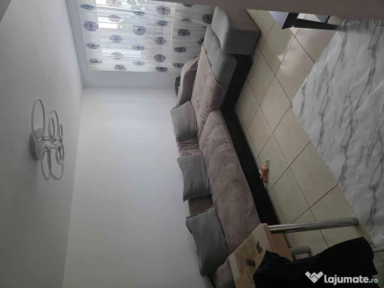 Apartament cu 3 camere decomandat în Titulescu