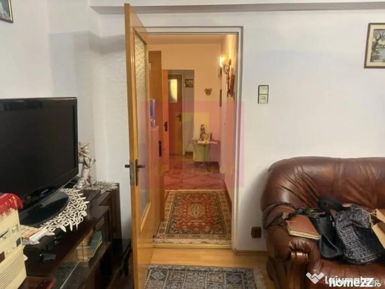 Apartament cu 3 camere decomandat în Drumul Sării