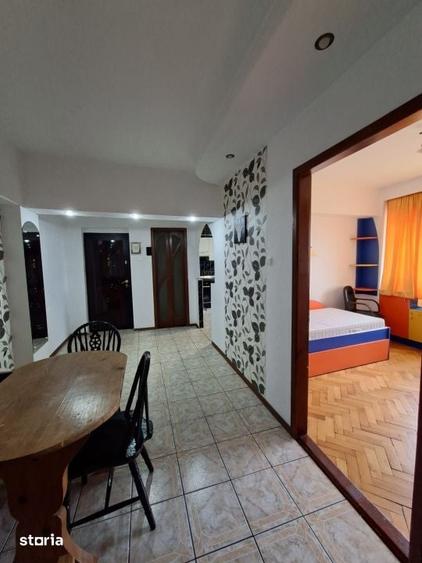 Apartament cu 3 camere decomandat în Traian