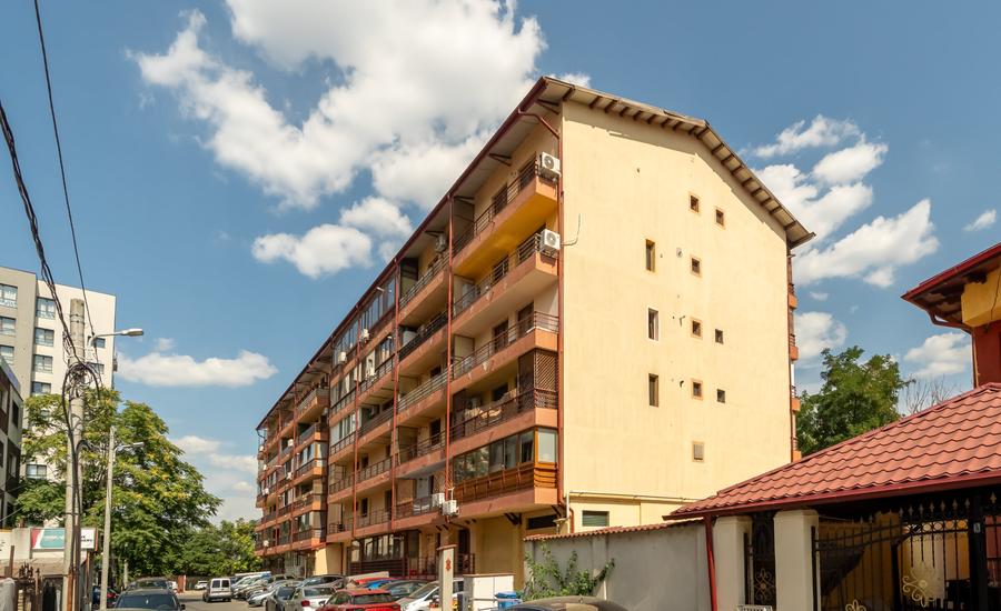 Apartament cu 3 camere decomandat în Barbu Văcărescu