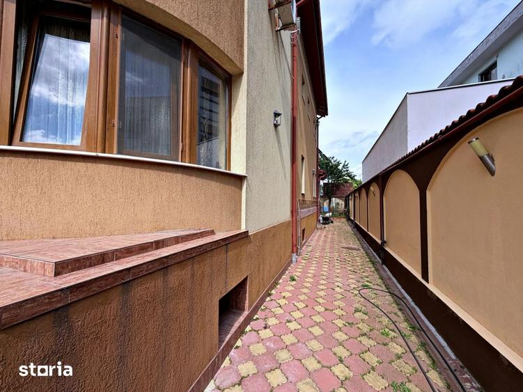Casă cu 8 camere cu Teren 471 Mp în Centrul Civic