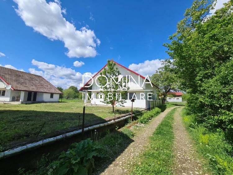 Casă individuală cu 5 camere cu Canalizare în Arcani
