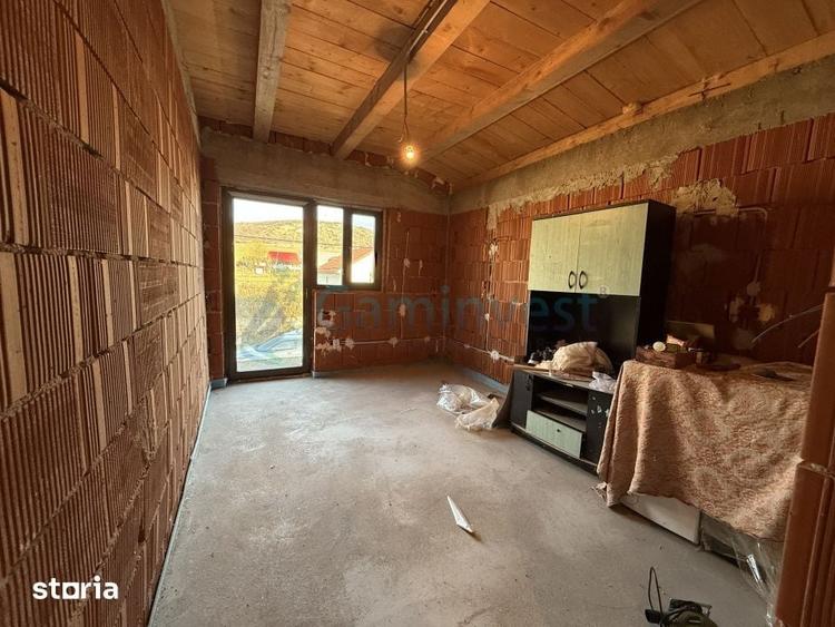 Casă cu 6 camere cu Teren 300 Mp în Sânmartin