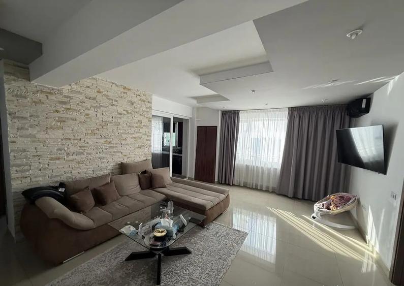 Apartament cu 3 camere decomandat, mobilat în Brătianu