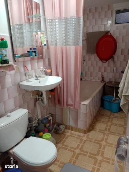 Apartament cu 3 camere decomandat în Călărași