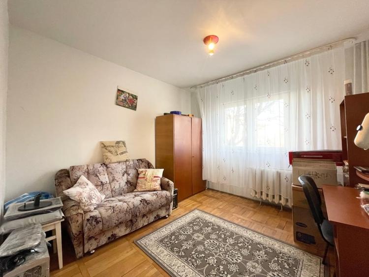 Apartament cu 3 camere semidecomandat, mobilat în Girocului