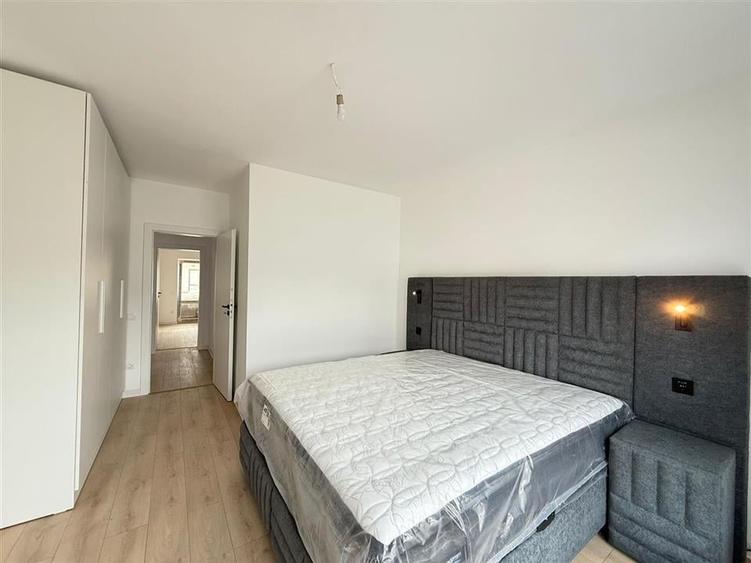 Apartament cu 3 camere decomandat în Exterior Sud