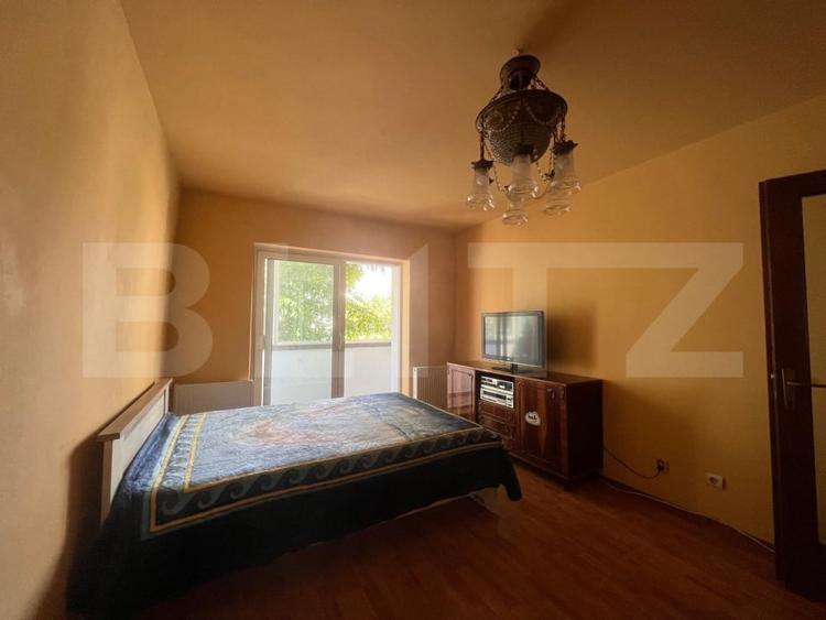 Apartament cu 3 camere semidecomandat, mobilat în Ștefan cel Mare