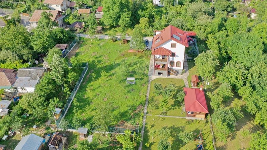 Casă / Vilă cu 8 camere de vânzare - 52