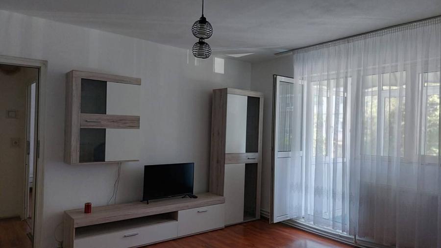 Apartament cu 2 camere semidecomandat în Craiovița Nouă
