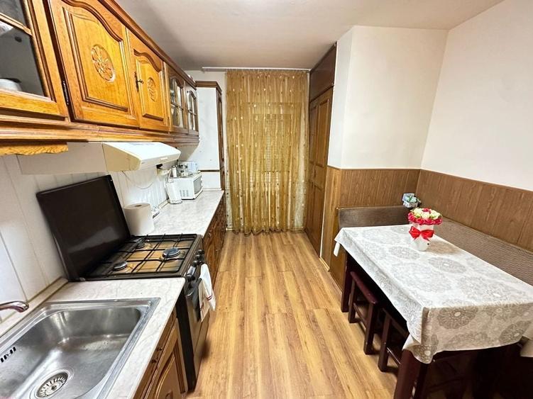 Apartament cu 4 camere decomandat în Iosia