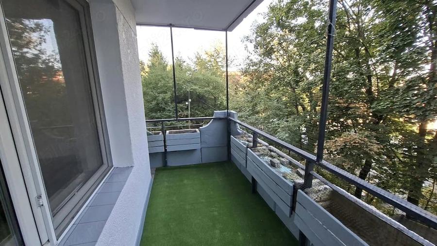 Apartament cu 3 camere decomandat în 7 Noiembrie