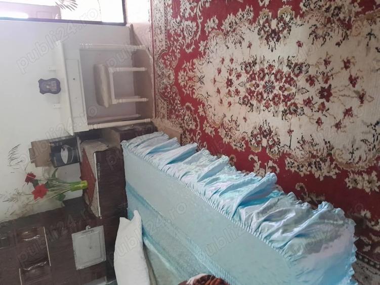 Casă cu 5 camere cu Teren 7000 Mp în Central