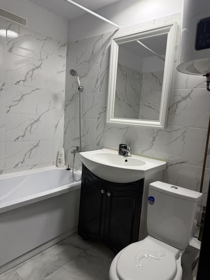 Apartament cu 3 camere semidecomandat în Tineretului