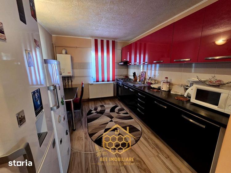 Apartament cu 3 camere in zona centrala - Filiasi - 8