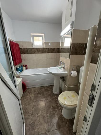 Apartament cu 4 camere decomandat, mobilat în 9 Mai