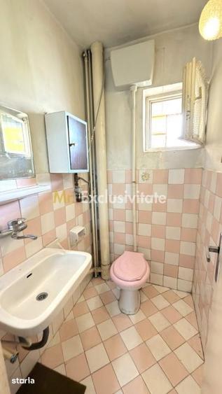 Apartament cu 3 camere semidecomandat, mobilat în Central
