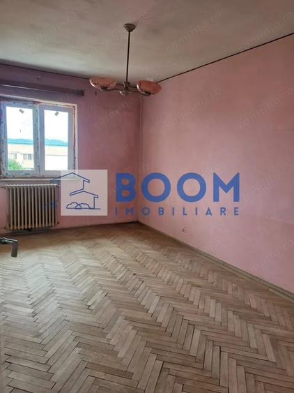 Apartament cu 4 camere decomandat în Traian