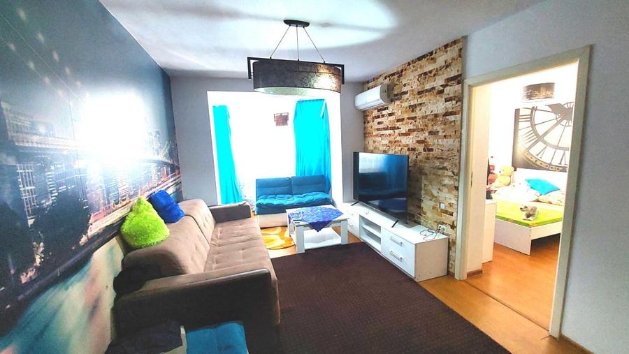 Apartament cu 3 camere decomandat, mobilat în Cetate