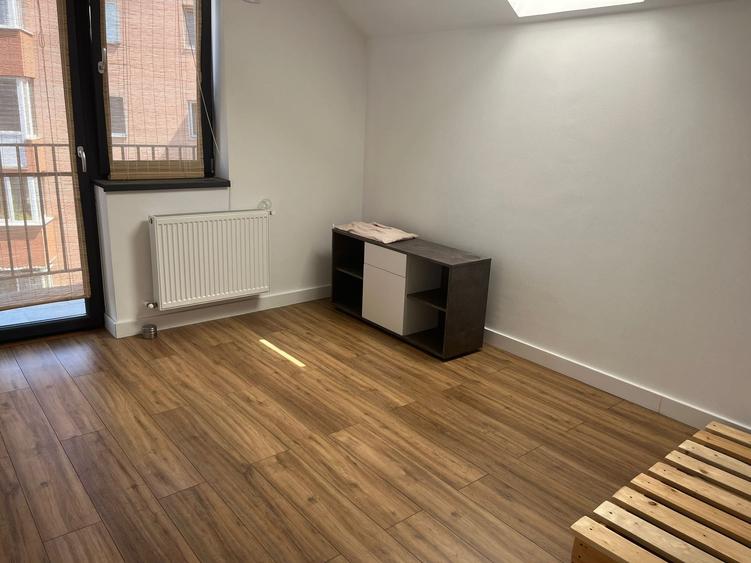 Apartament cu 3 camere decomandat, mobilat în Florilor