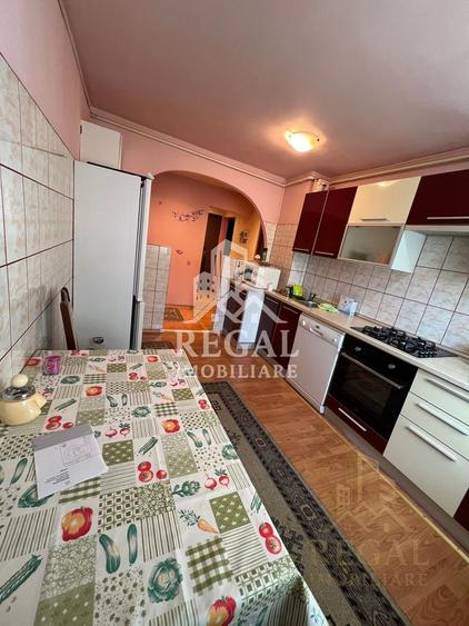 Apartament cu 3 camere decomandat, mobilat în Nord-Vest