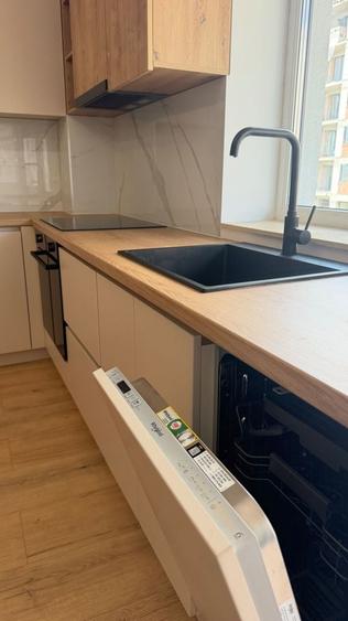Apartament cu 2 camere decomandat, mobilat în Tractorul