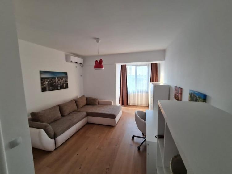 Apartament cu 3 camere decomandat în Tineretului