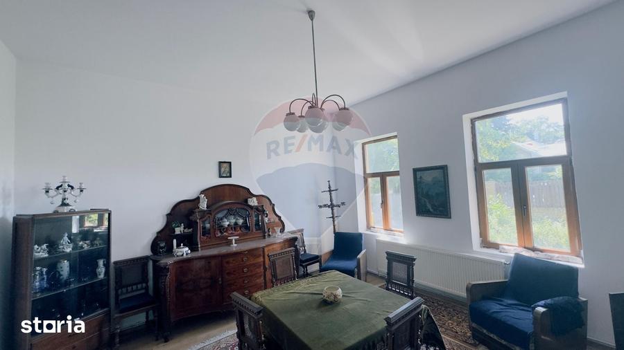Casă cu 6 camere cu Teren 3300 Mp în Central
