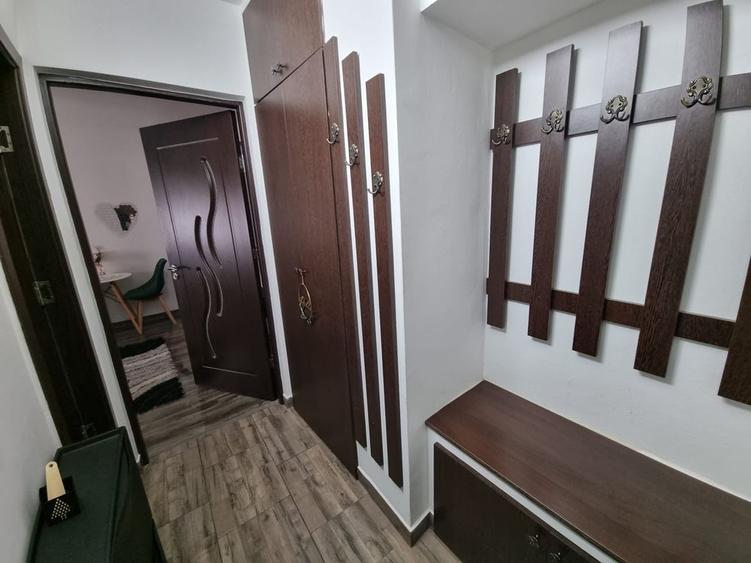 Garsonieră decomandată, mobilată în Lipovei
