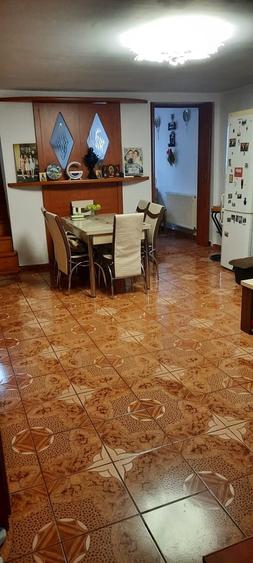 Casă cu 7 camere cu Teren 260 Mp în Titan