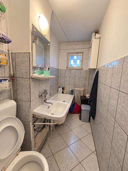 Apartament cu 2 camere semidecomandat, mobilat în Republicii