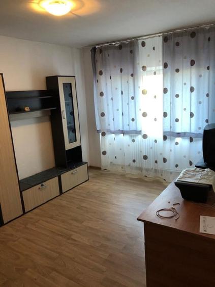 Apartament cu 2 camere decomandat în Podul de Fier